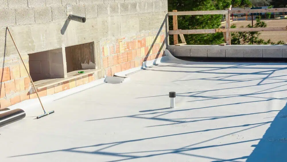 Highly-reflective pvc single-ply roof on a commercial building